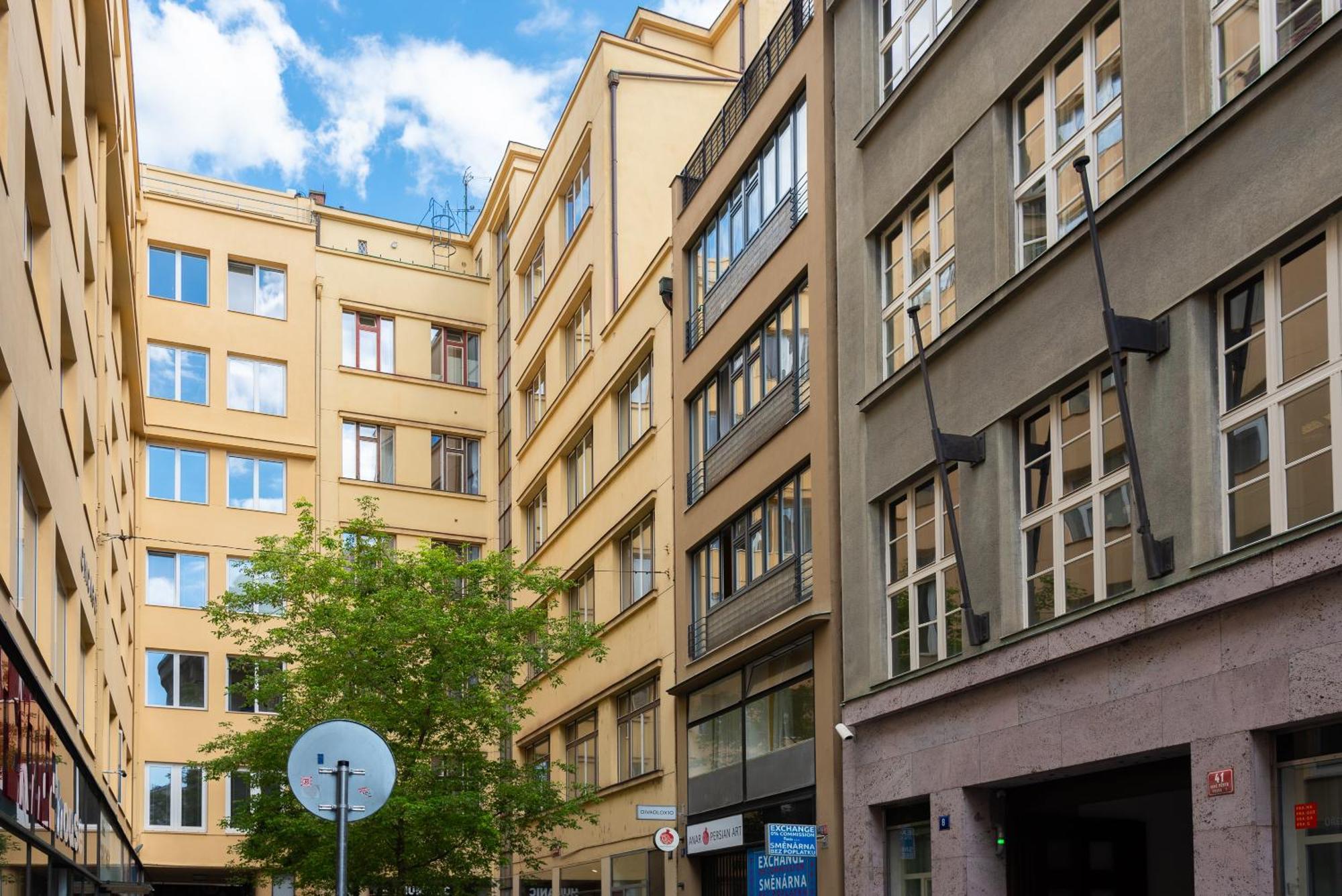 City Leaf Apartments Praha Bagian luar foto